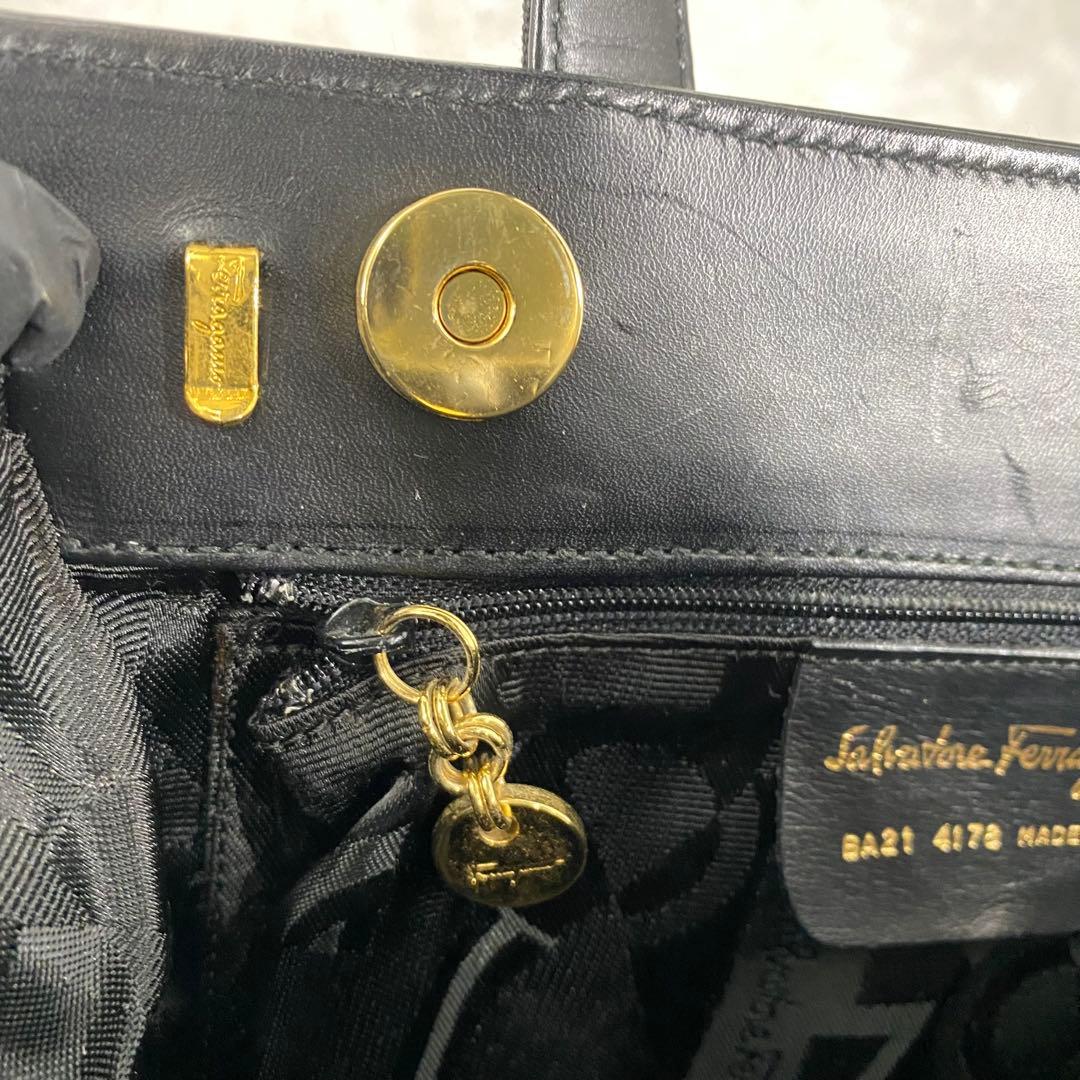 フェラガモ ヴァラ リボン 金具 ハンドバッグ トートバッグ レザー ブラック