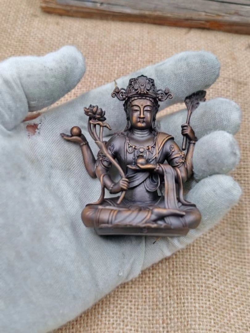 修縁堂】真言宗 仏像 仏具 孔雀明王 置物 内蔵版 18CM