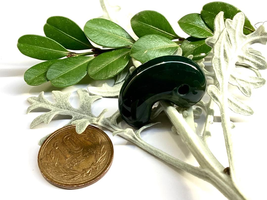 出雲石濃厚な青緑色の碧玉 希少赤斑紋点入り 鑑別書無し