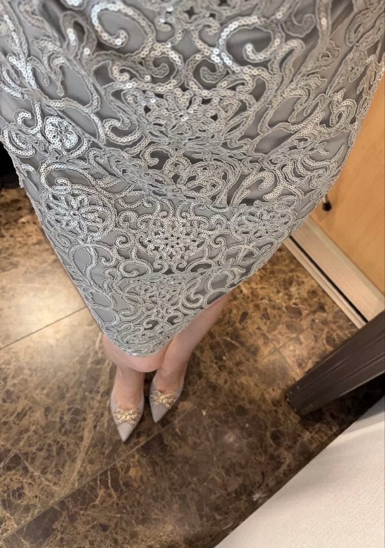 TADASHI SHOJIシルバー刺繍ドレス 美品