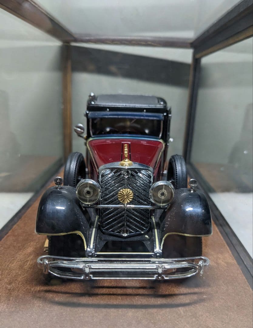 天皇陛下の旧御料車 1935型メルセデス・ベンツ770 菊紋付き ガラスケース付