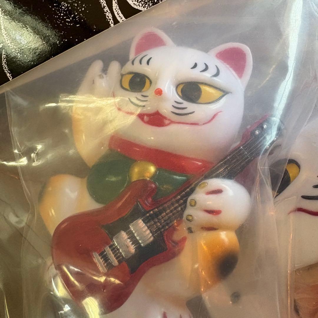 ノイズキャット　ソフビ　sofubi 招き猫　ギター　アートトイ　抽選