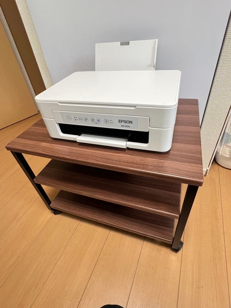 スペイン製 カントリー家具 3本脚 パイン無垢材 天板タイル装飾 彫刻