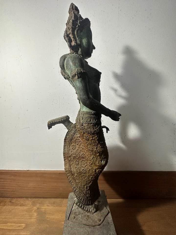 タイ仏像　女性ダンサーのブロンズ像　ブロンズ彫刻。19世紀後半