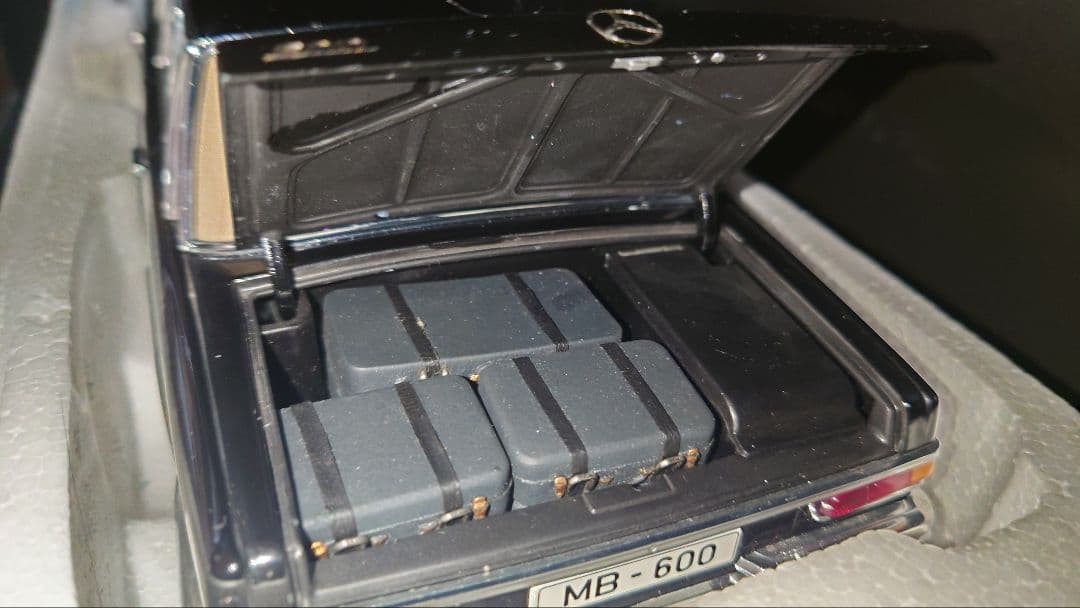 autoart 1/18 メルセデス•ベンツ 600 プルマン