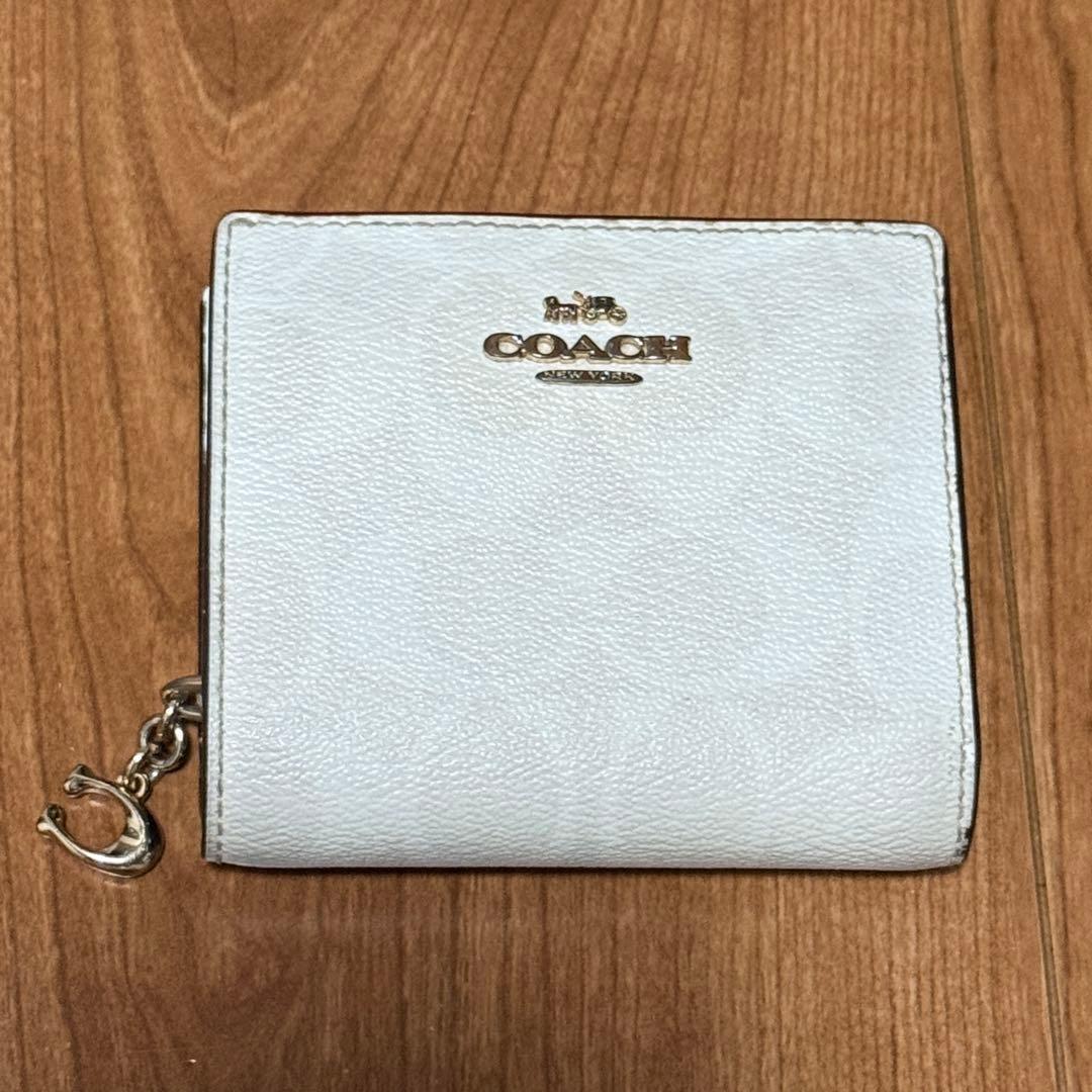 COACH ホワイト 二つ折り財布 - メルカリ