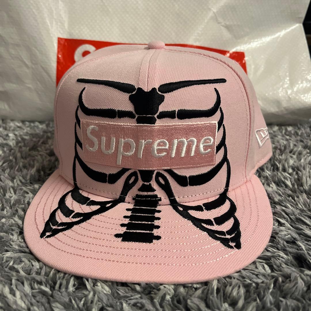 Supreme ニューエラ 7 1/2 2025 ピンクキャップ