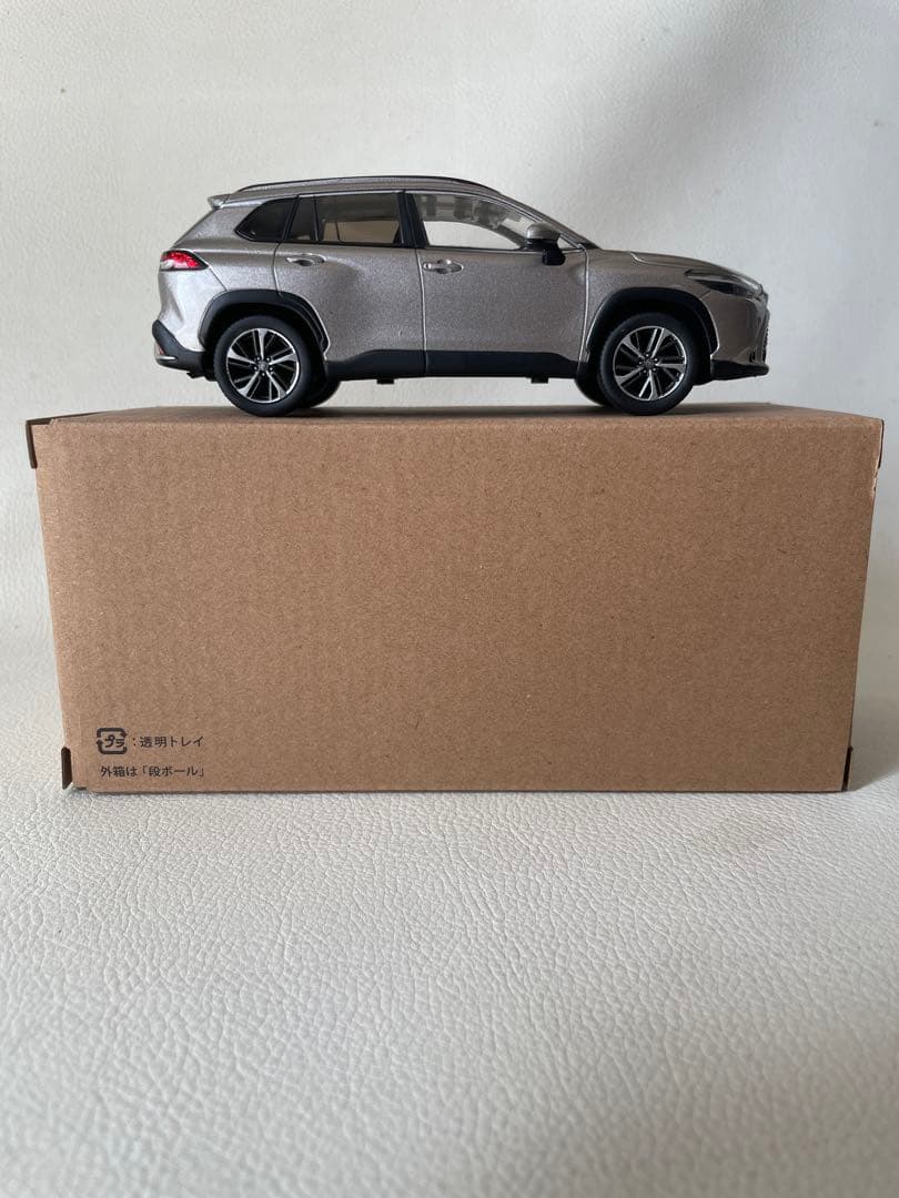 トヨタ カローラ クロス ミニカー ⑦ 4V8 アバンギャルドブロンズメタリック