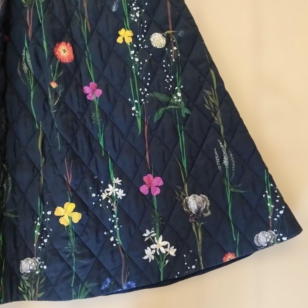 【AKIRANAKA】アキラナカ フラワープリントキルティングスカート/ブラック