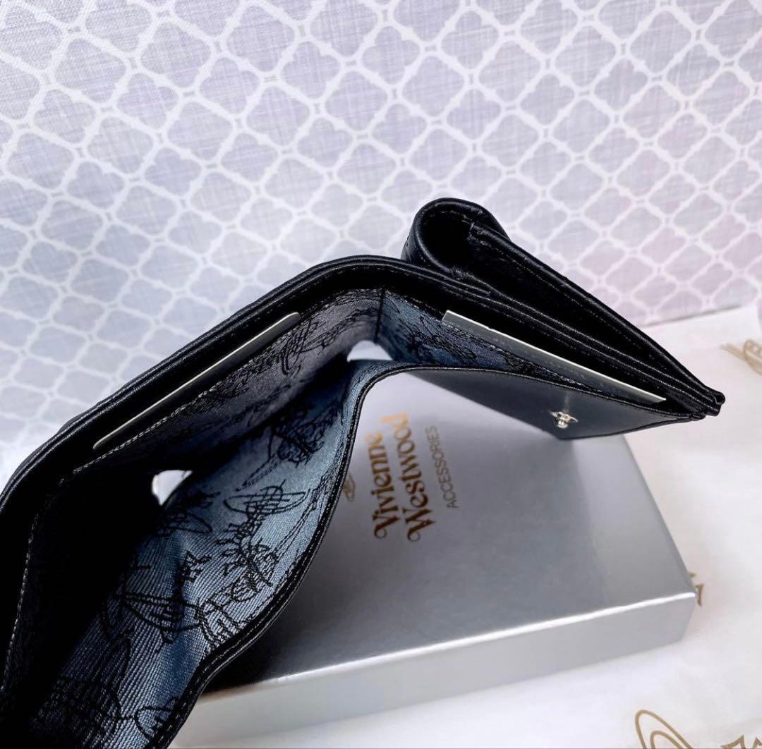 内柄も素敵☆最新】Vivienne Westwood 三折財布 黒マット - メルカリ