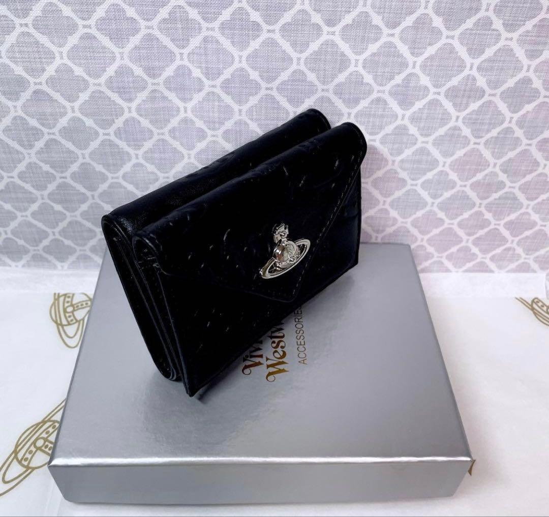 内柄も素敵☆最新】Vivienne Westwood 三折財布 黒マット - メルカリ