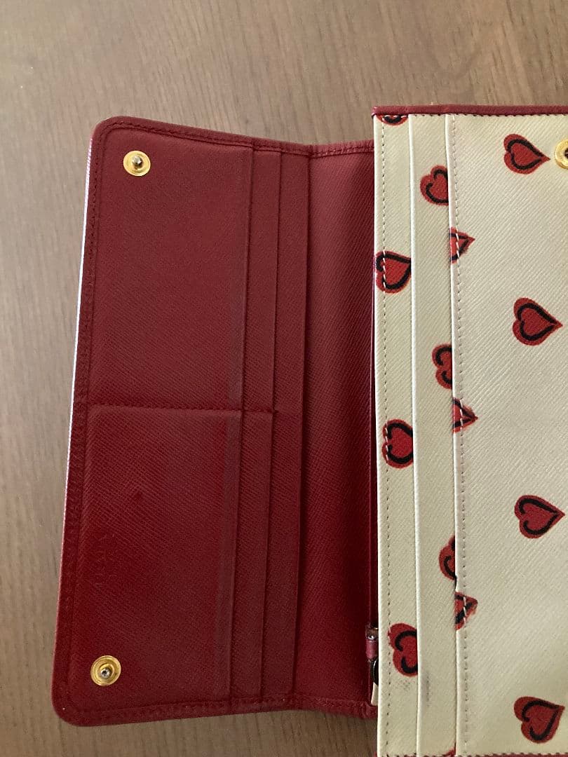 PRADA ハート柄 二つ折り財布