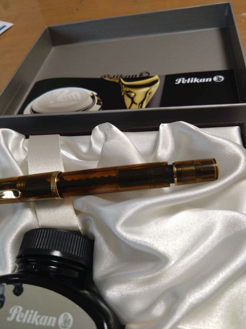Pelikan 万年筆 M200コニャック 『F』インク瓶付き