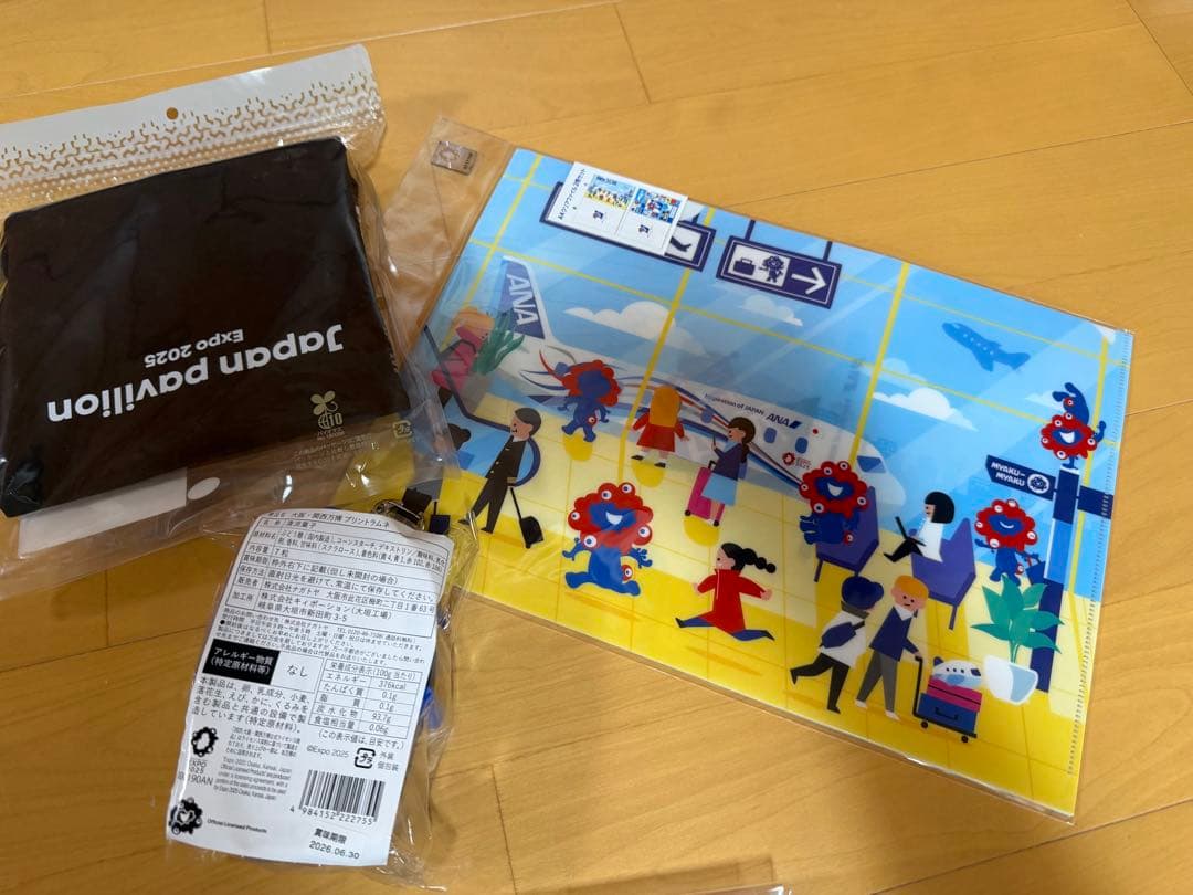 大阪万博　黒ミャクミャクピンバッジ４種　ドラえもんトートバッグ　グッズ新品未開封