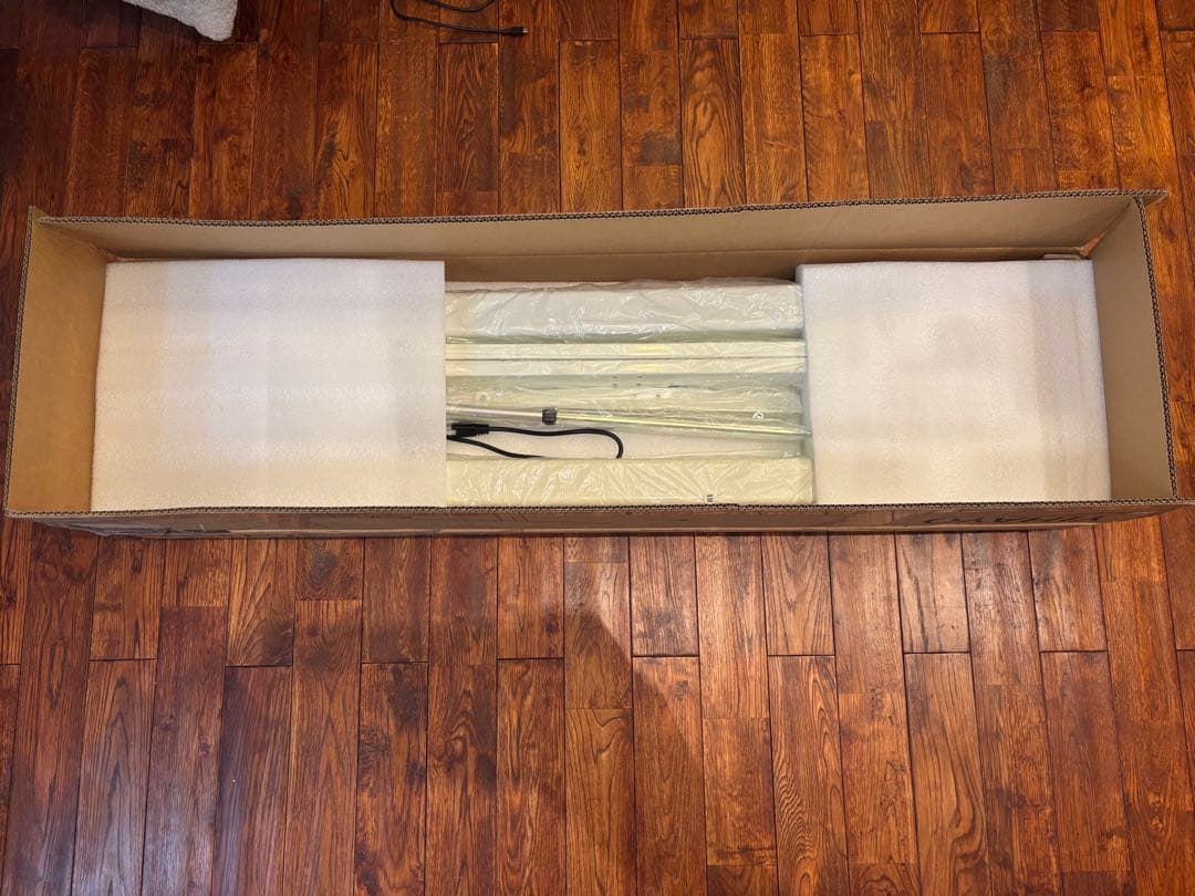 Claiks 電動昇降式デスク　ホワイト　高さ72cm-118cm