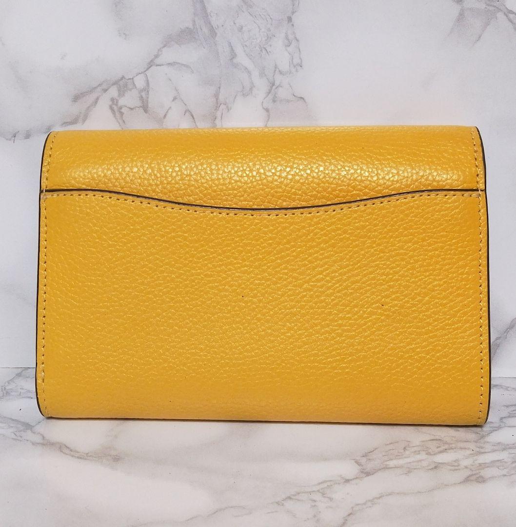 【美品】COACH コーチ エッセンシャルミディアムフラップウォレット