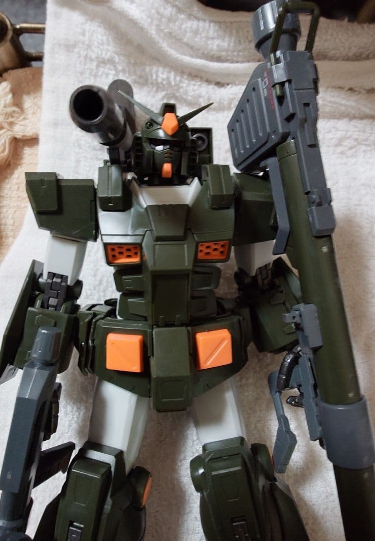 MGフルアーマーガンダムver.2.0（中古品）組み立て済