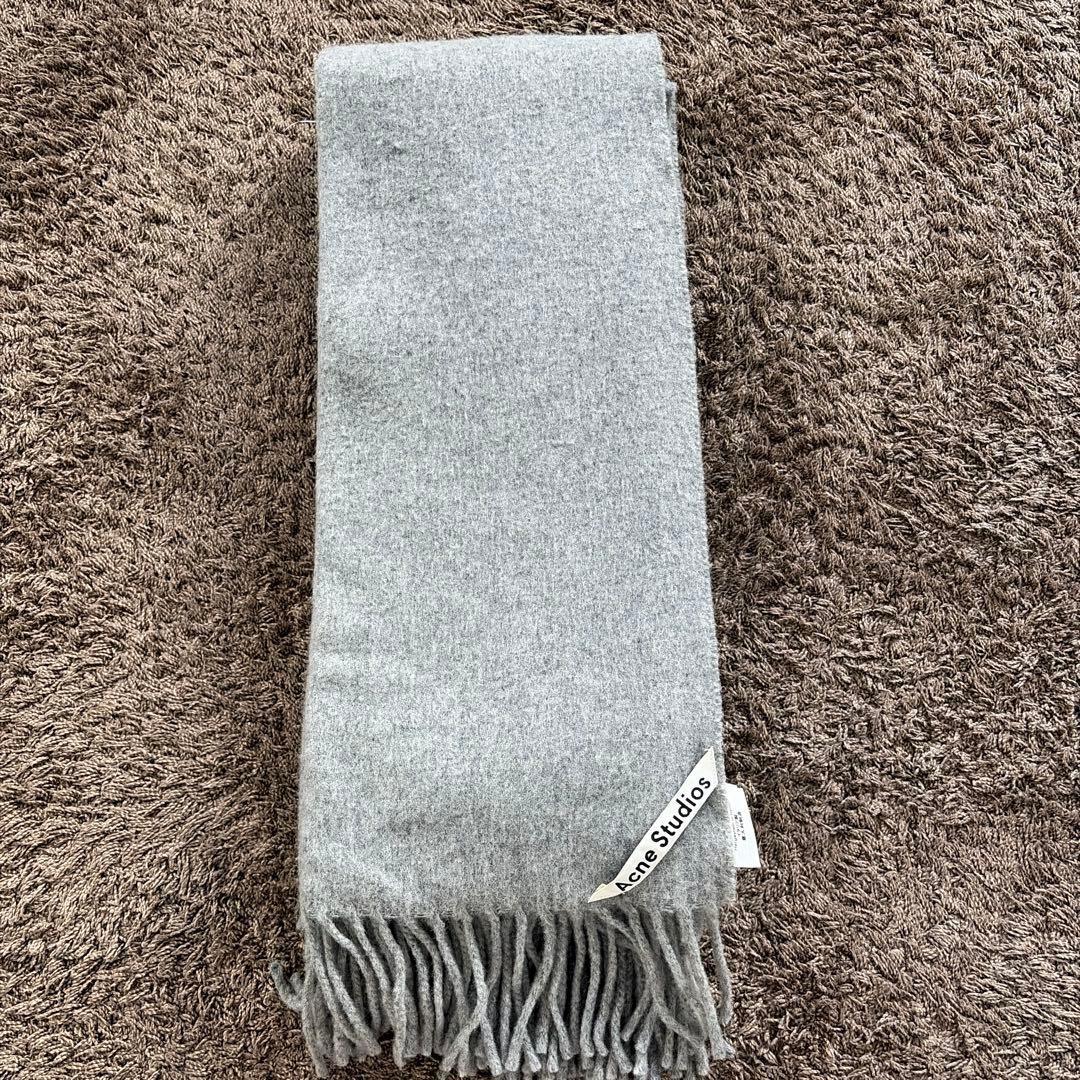 Acne Studios グレー フリンジマフラー - メルカリ