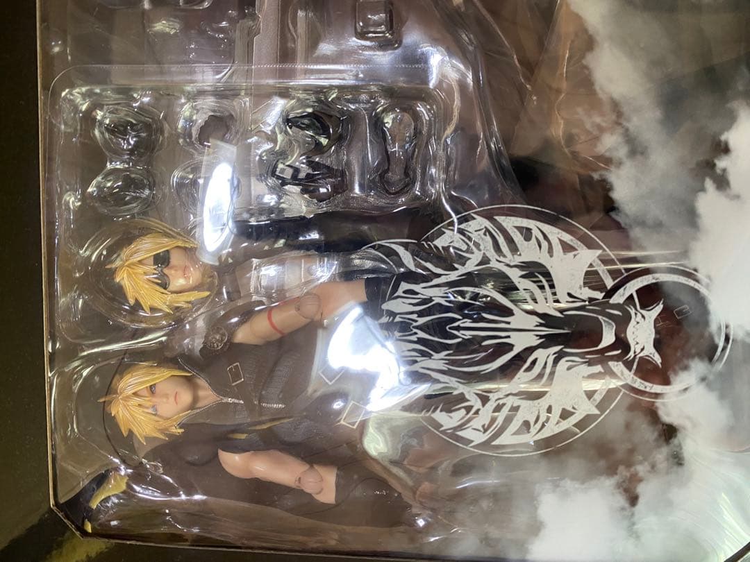 【未開封】プレイアーツ改FFVII クラウド・ストライフ & フェンリル