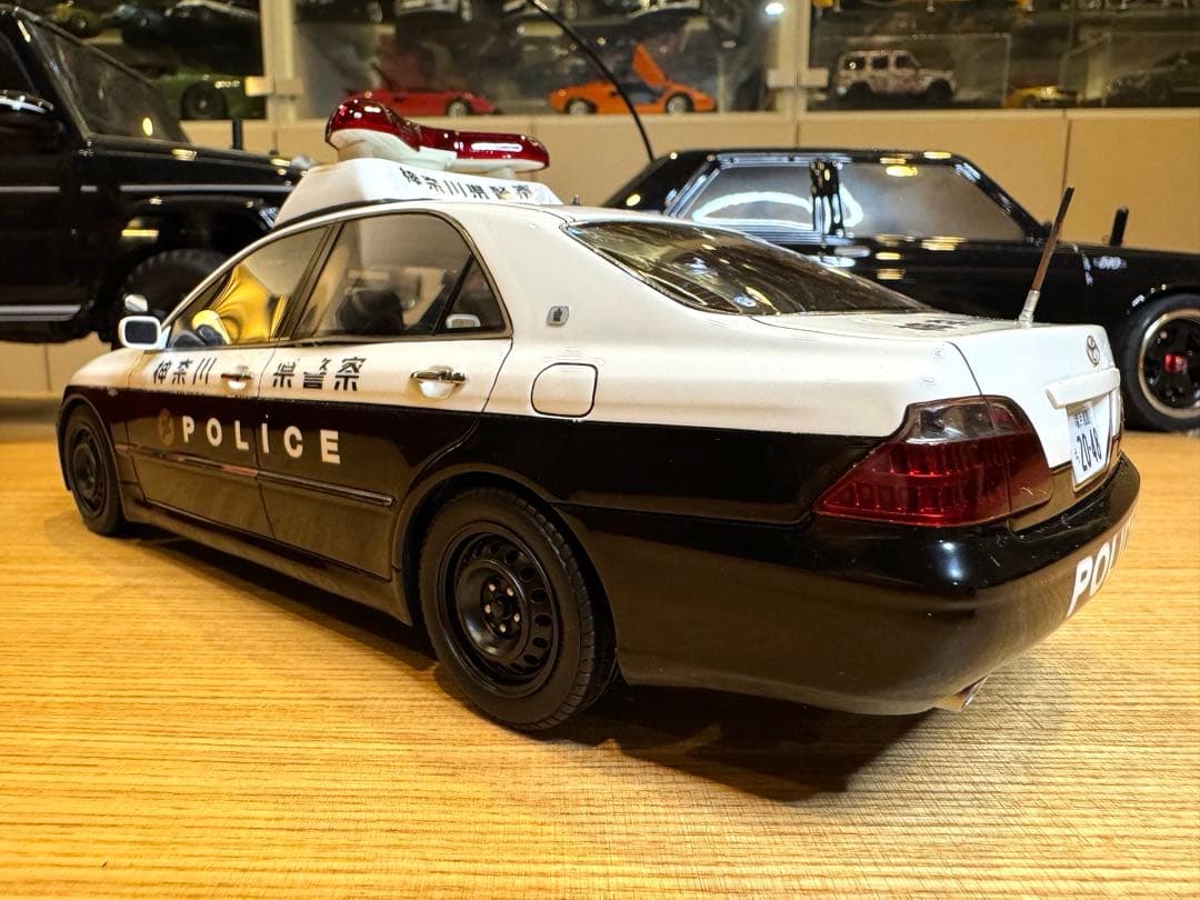 1/18Toyota Crown(GRS180)神奈川県警 自動車警ら隊001号