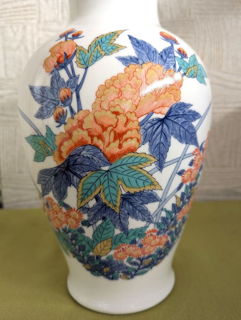 金の花柄 陶器花瓶