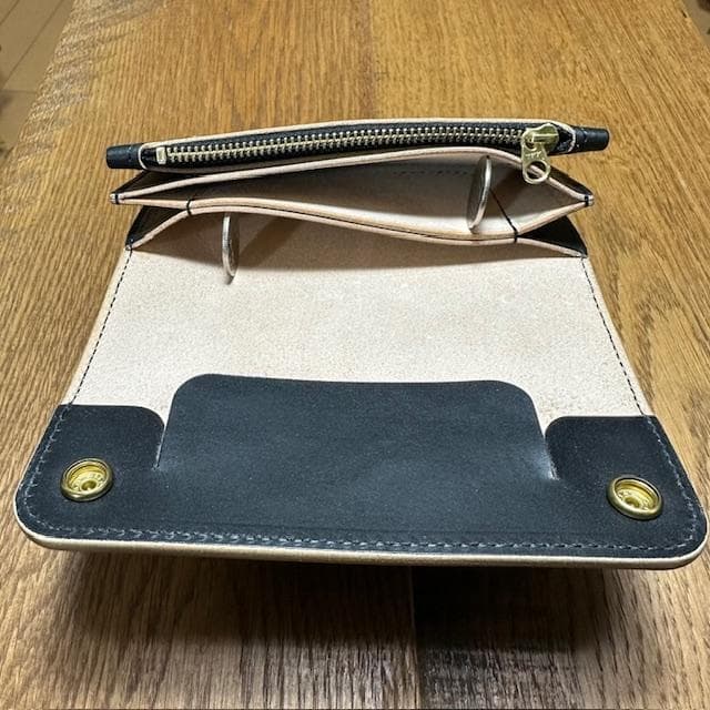 ミドルトラッカーウォレット　丘染め茶芯ブラック　シルバー　トラッカーウォレット