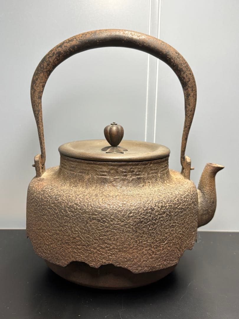 希少 大國寿朗造 鉄瓶 茶道具 茶器 古美術 骨董品 名誉 大日本釜師 名人 希少 大國寿朗造 鉄瓶 茶道具 茶器 古美術 骨董品 名誉 大日本釜師