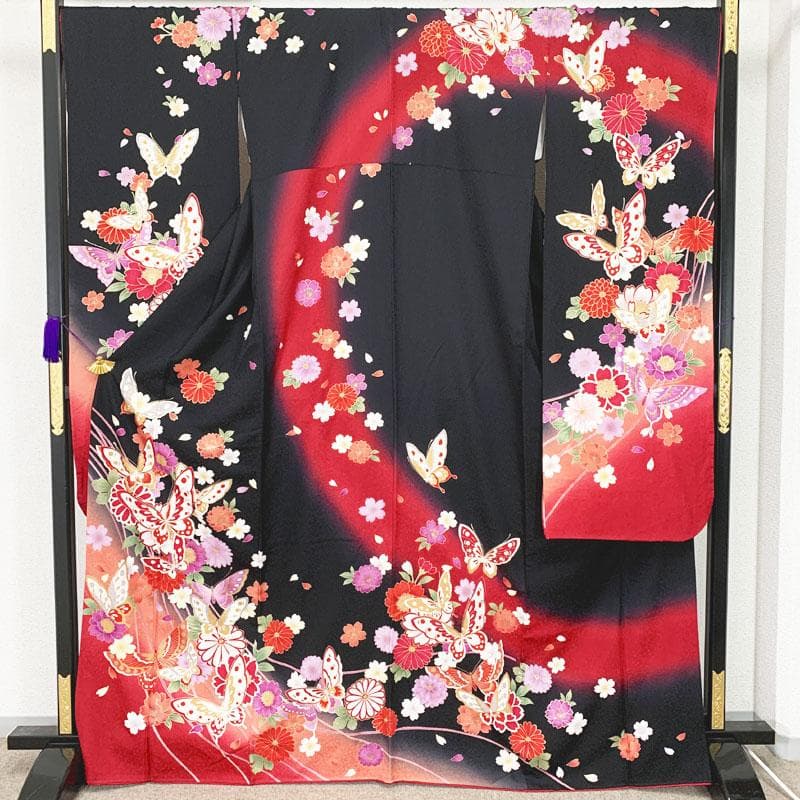 507z52, レース半衿☆人気！振袖 古典柄 金彩 地紋 蝶 赤×黒☆