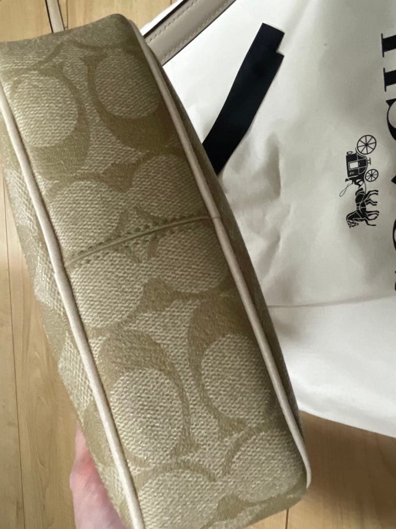 COACH ショルダーバッグ シグネチャー柄　ベージュ　❤️
