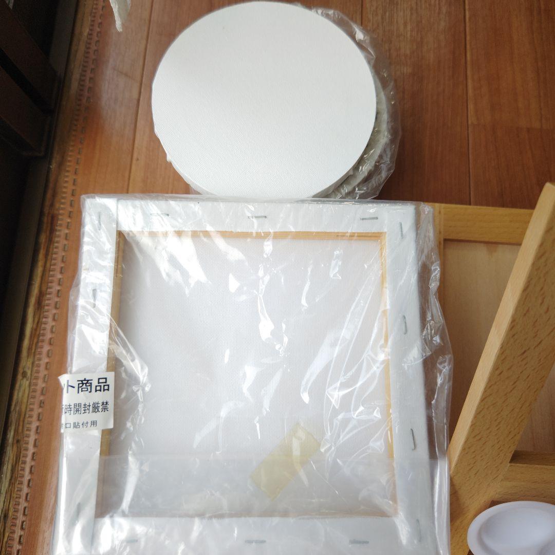 油絵具36色セットと木製イーゼルセット未使用