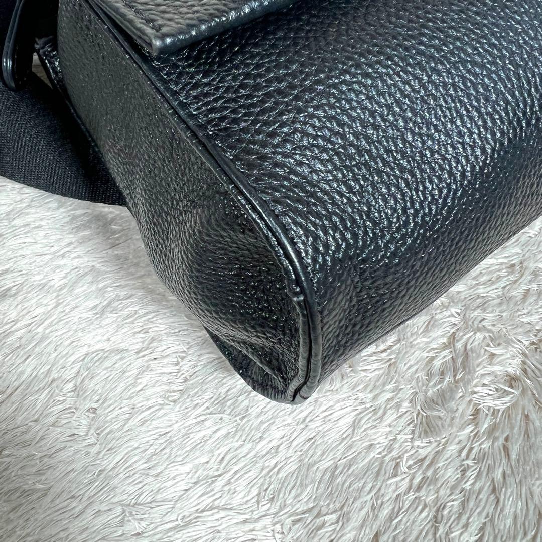 イアパピヨネ ワイドテープショルダーバッグ ブラック ホワイトストーン