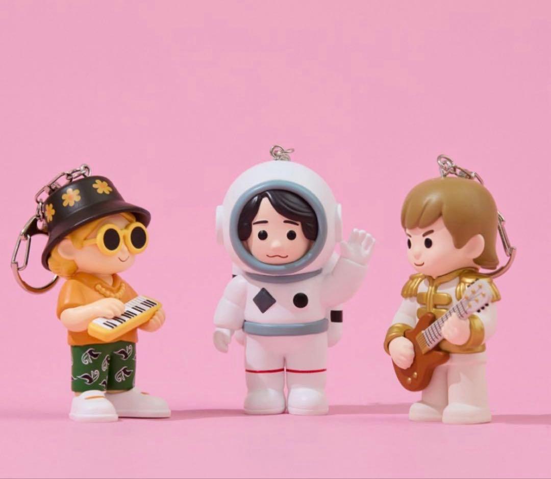 ゴールデンボンバー やんや岡山 タワレコ キーホルダー ガチャ 衣装展