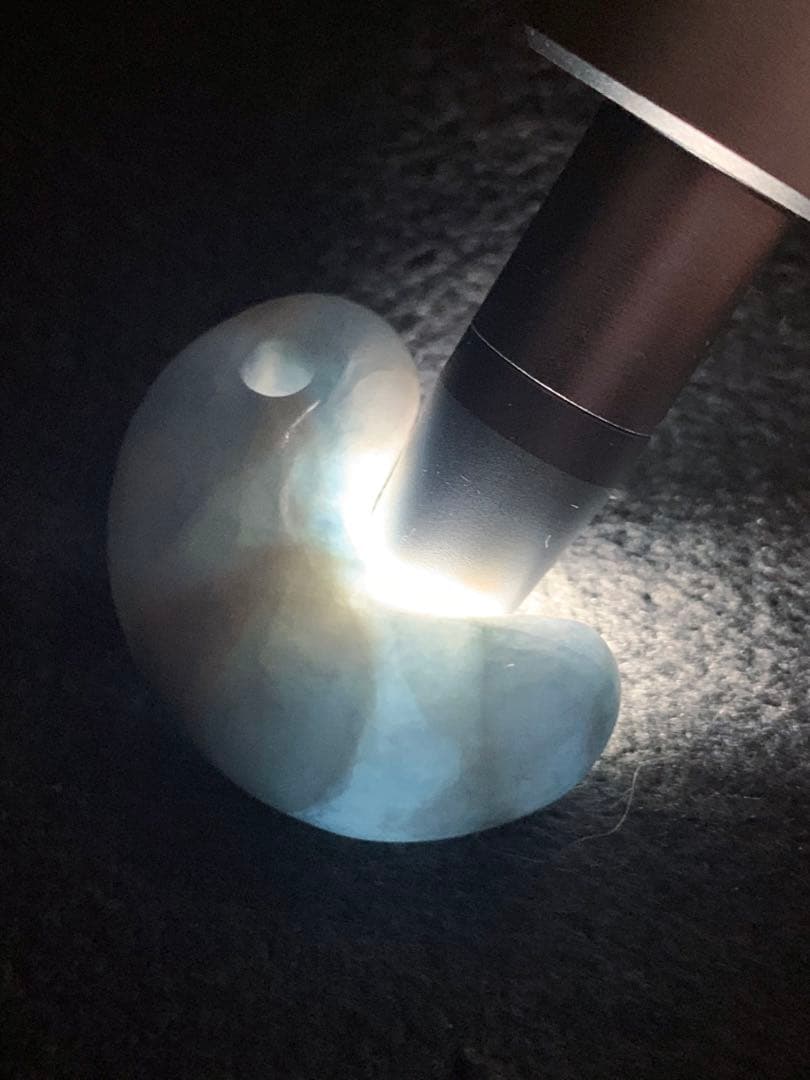 宝石質 入りコン沢翡翠勾玉 糸魚川 翡翠 コン沢 勾玉 根付 出土 原石