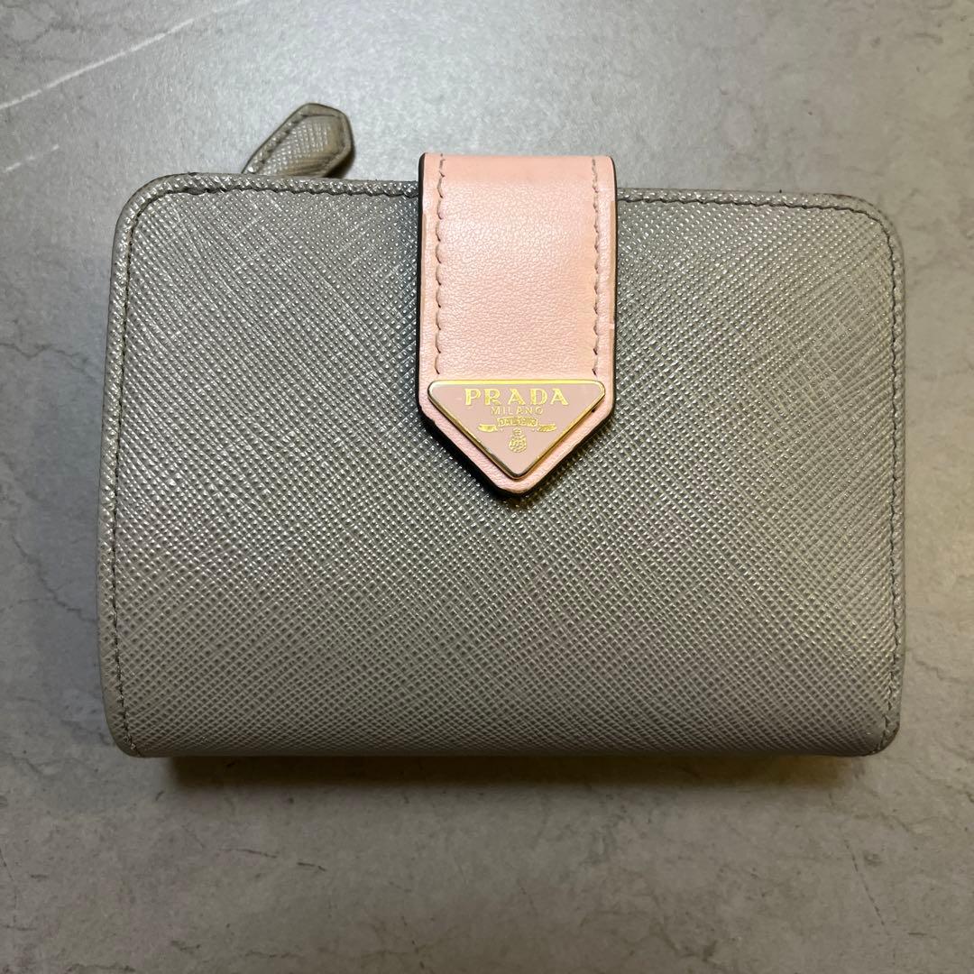 PRADA グレー 二つ折り財布