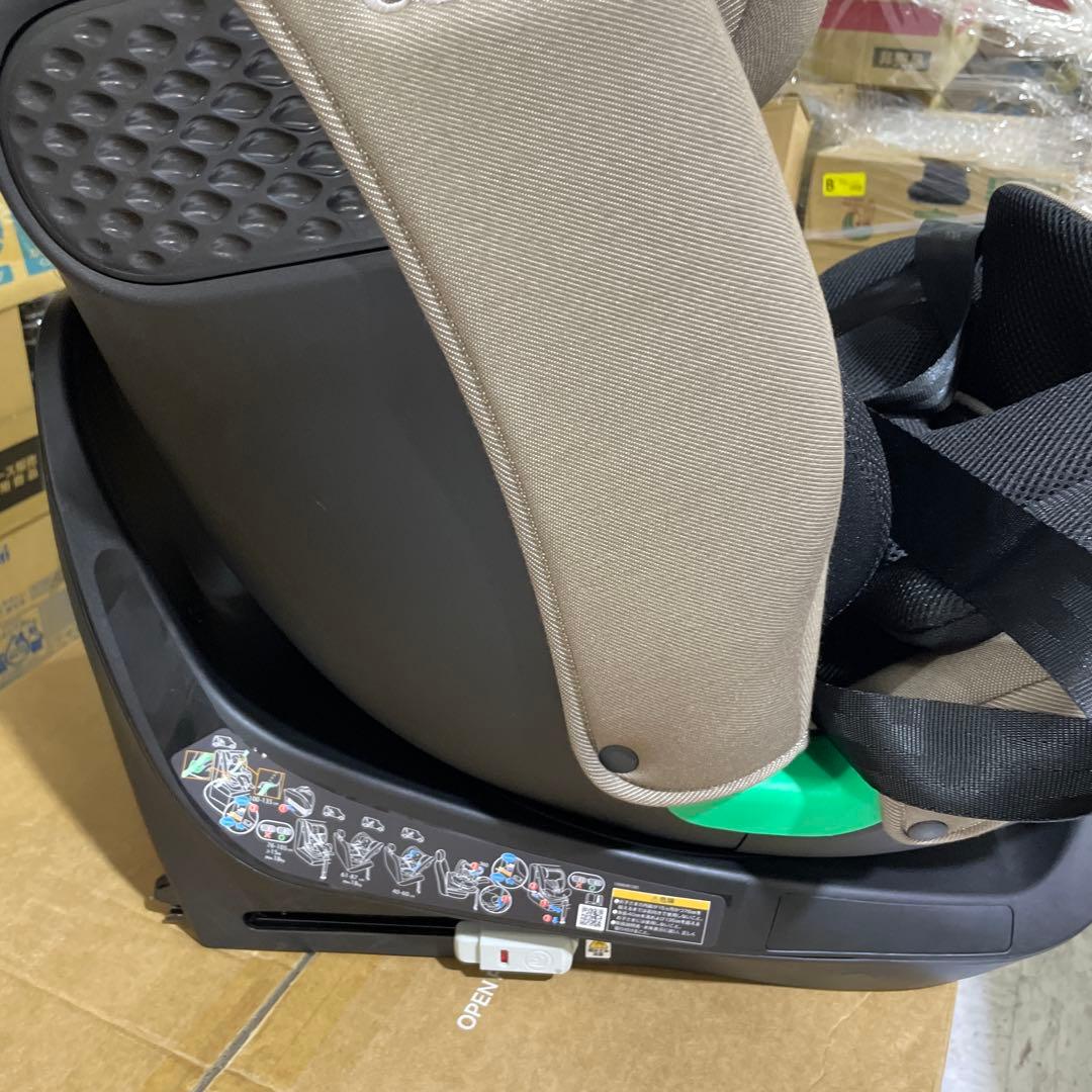 コンビ ISOFIX固定 回転式チャイルドシートR129 エッグショック EA