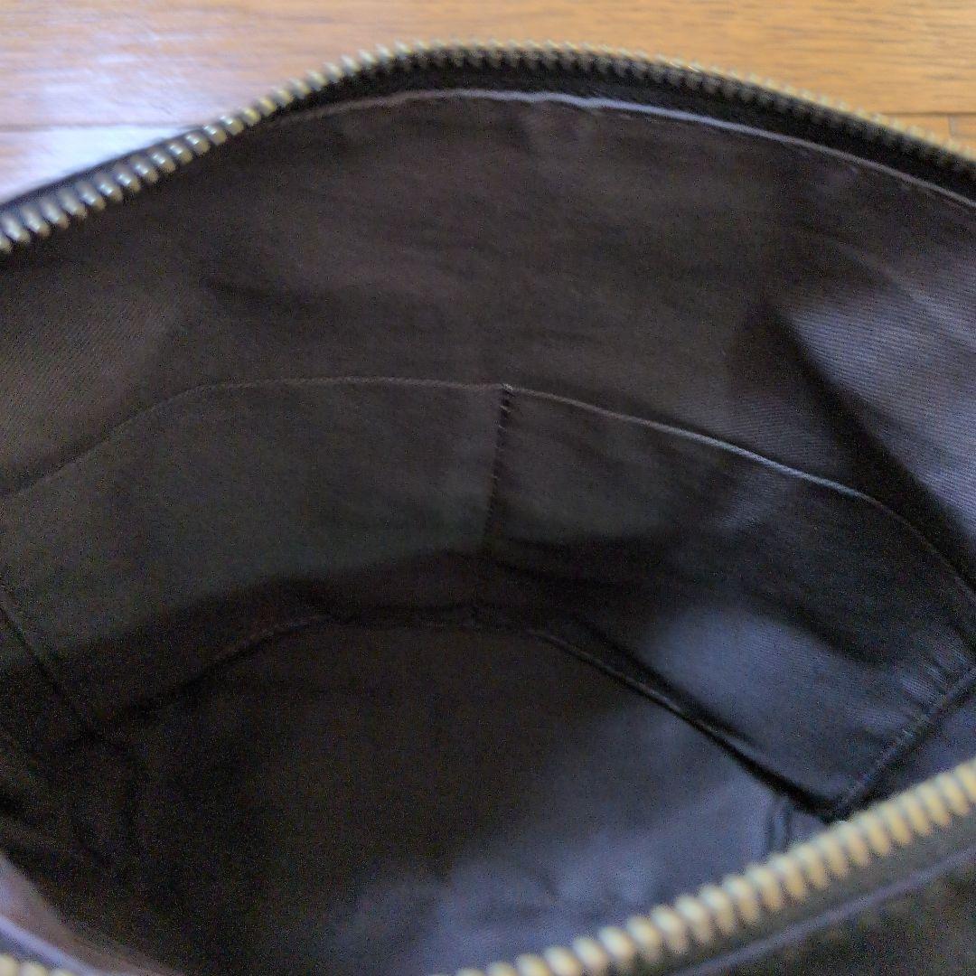 ケロヨンになります。ブラック刺繍ショルダーバッグ