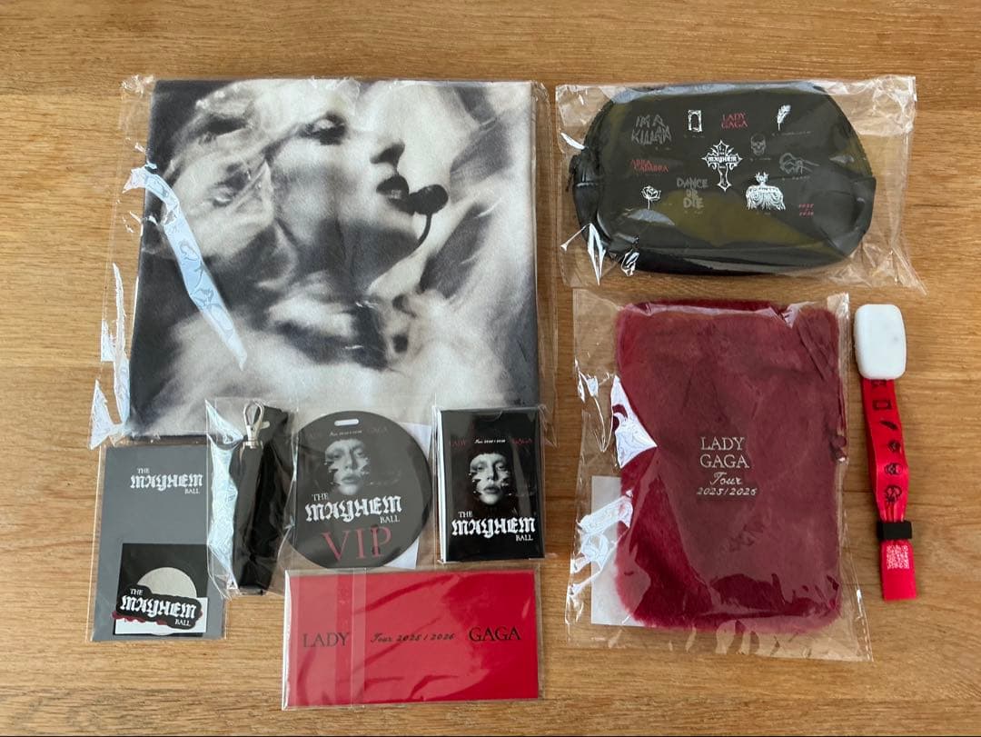 Lady Gaga The Mayhem Ball VIP Gold グッズ - メルカリ