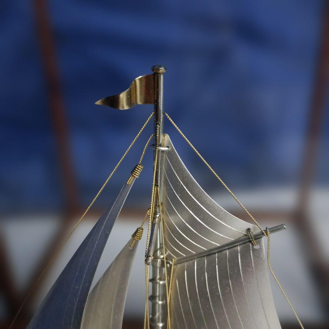 4558)銀製　ヨットの置物　銀製の刻印あり。