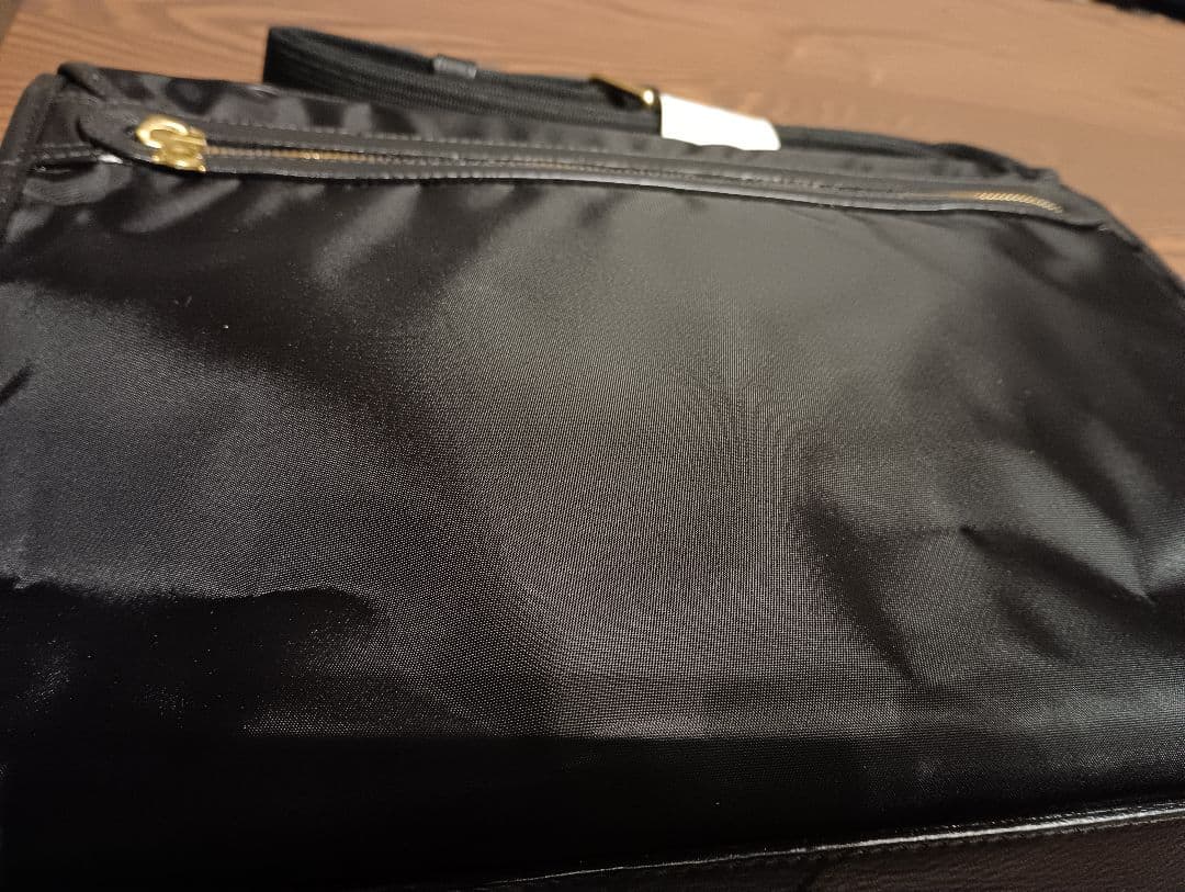 ハンティングワールド　ショルダービジネスバッグ