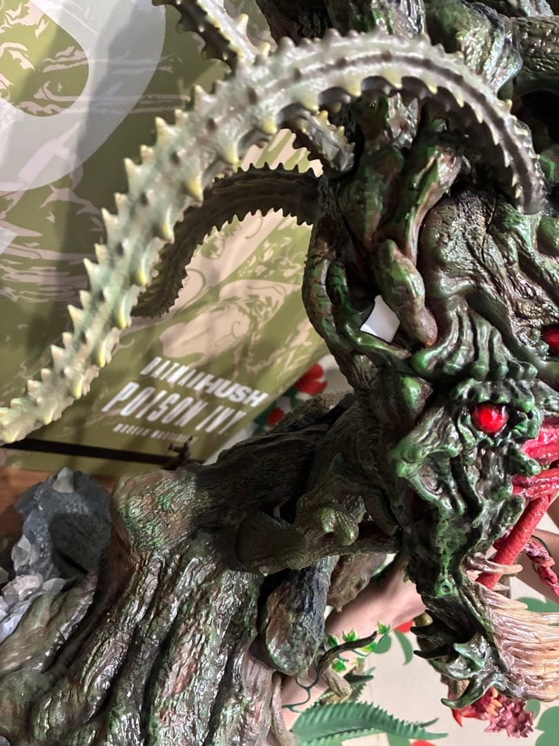 Batman Hush Poison Ivy 大型フィギュア