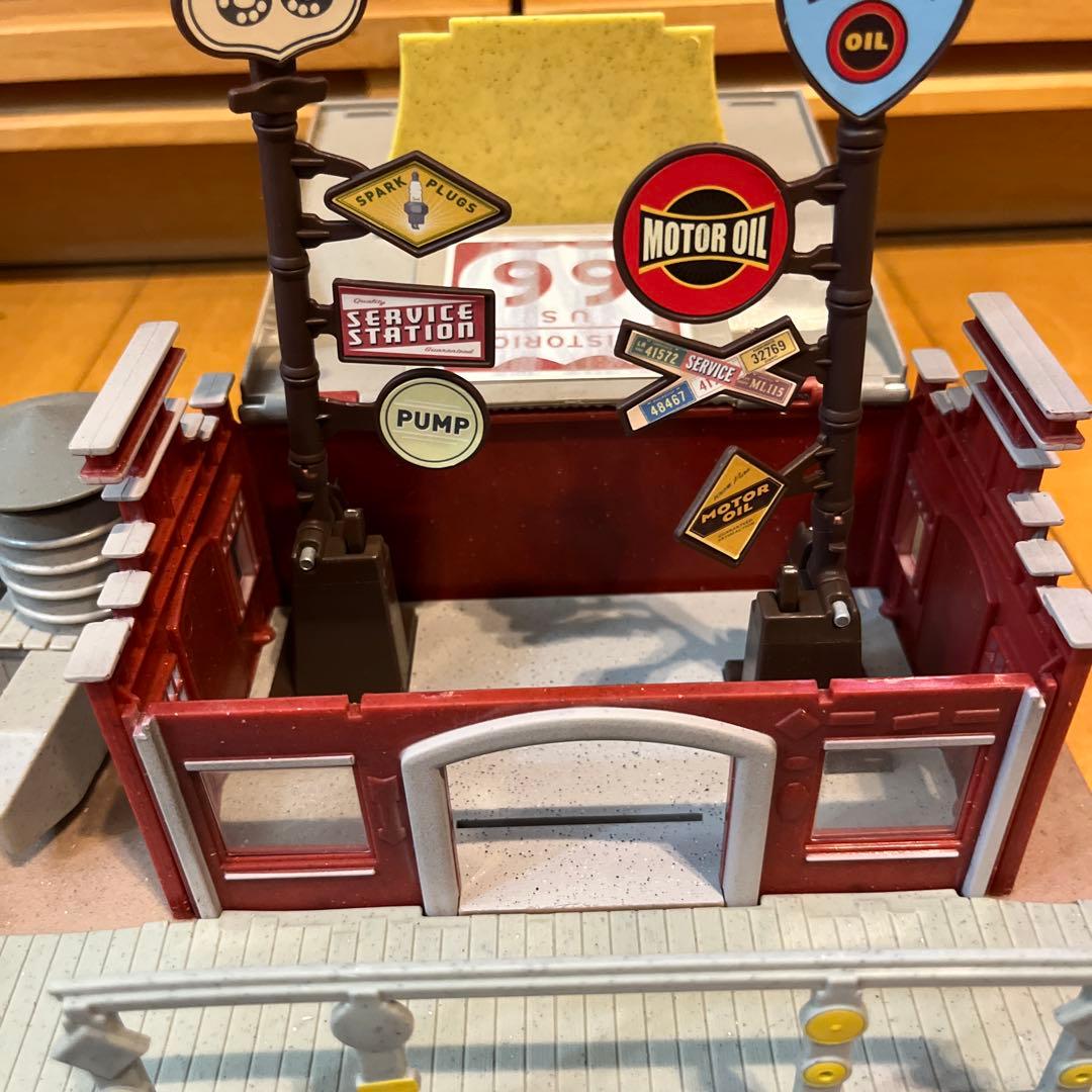 マテルカーズ　リジーの記念グッズショップラジエータースプリングスプレイセット