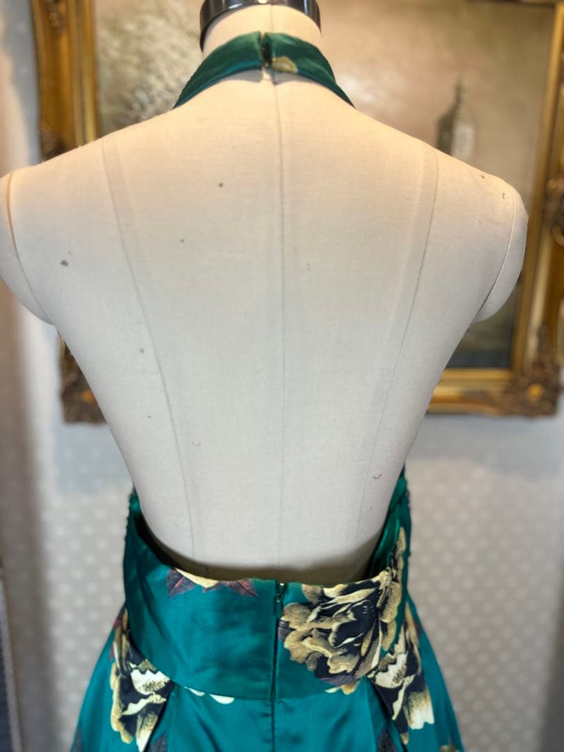 ターコイズ フラワープリント ハルターネック マキシドレス