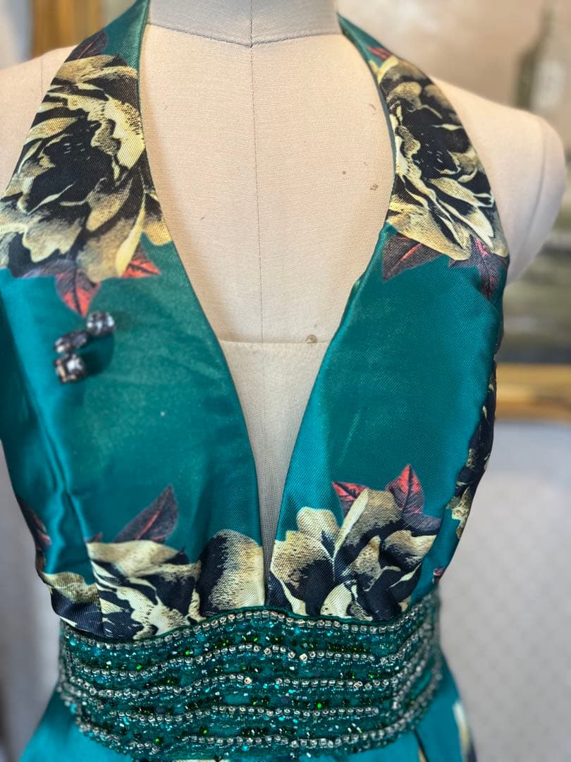 ターコイズ フラワープリント ハルターネック マキシドレス