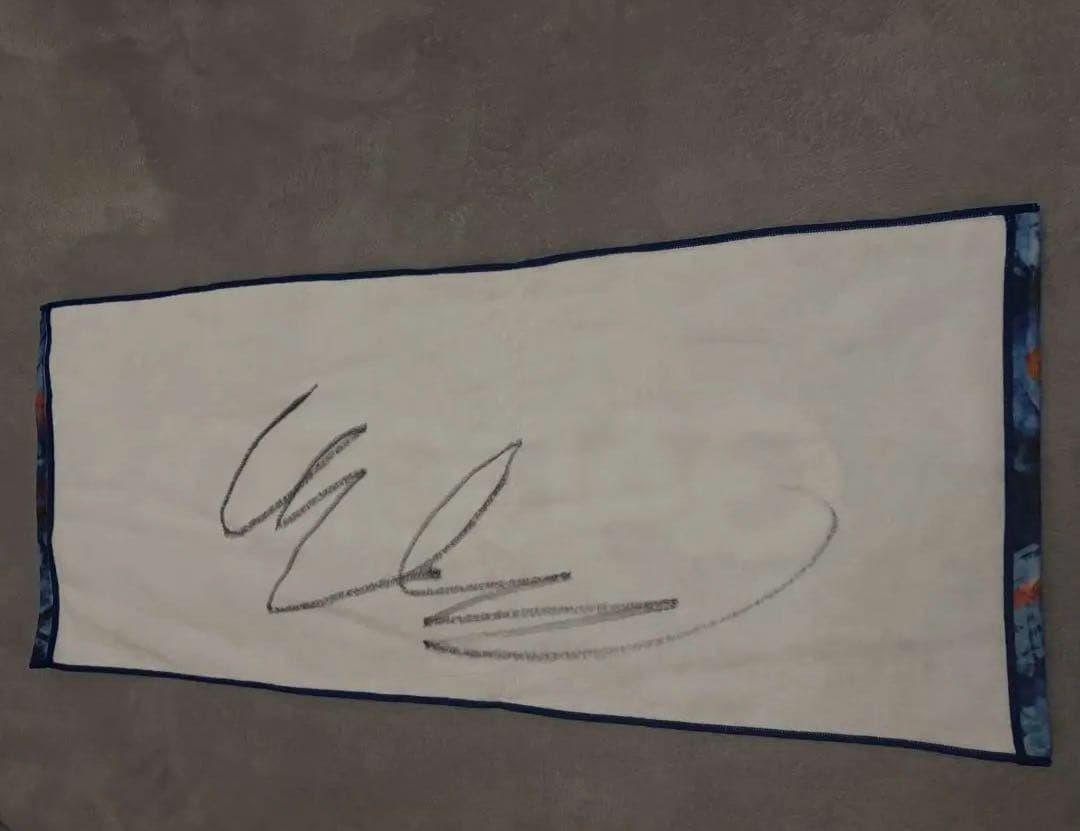 GADORO サイン入り タオル - メルカリ