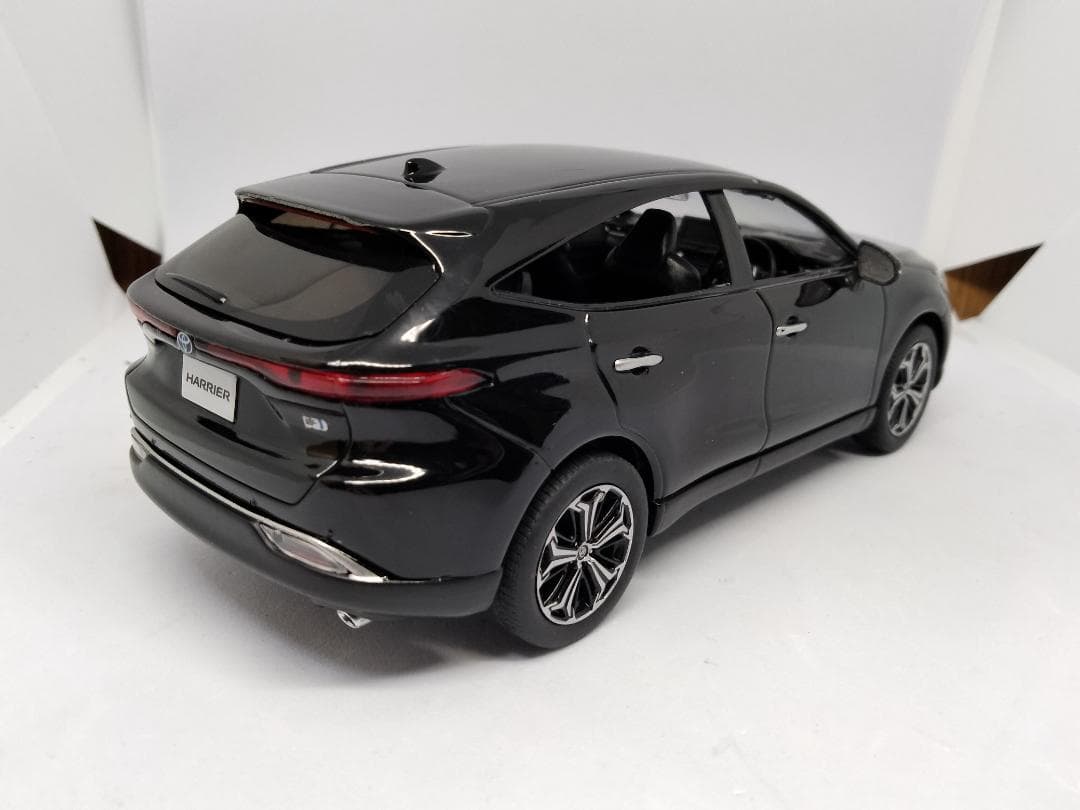 トヨタ ハリアー ブラック　カラーサンプル　1/30　ミニカー