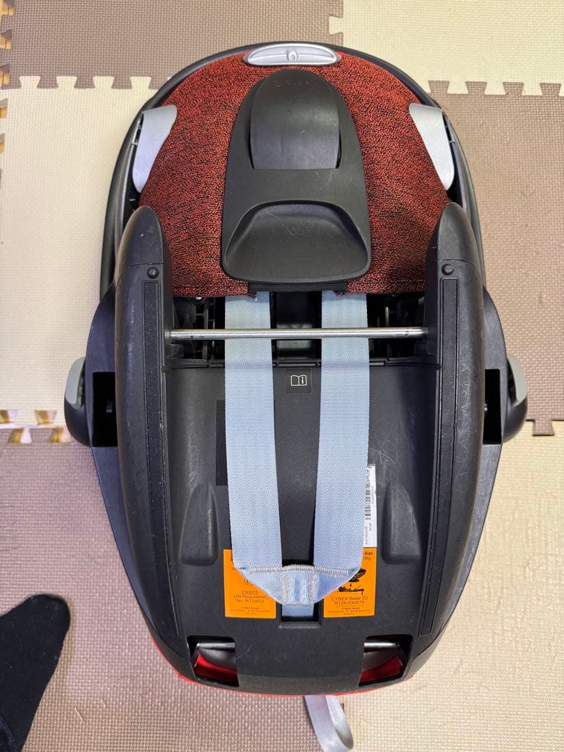 赤いチャイルドシート新生児用 CLOUD Z2 i-Size cybex