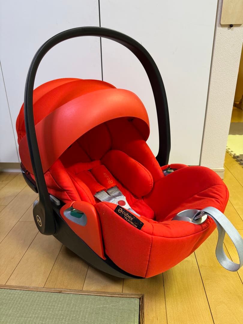 赤いチャイルドシート新生児用 CLOUD Z2 i-Size cybex