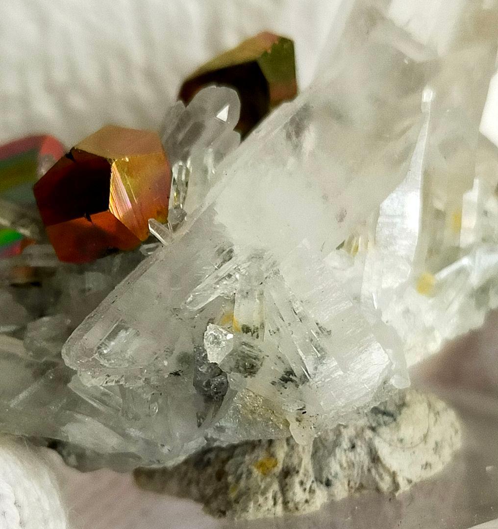 コレクター向】レインボーパイライト 水晶クラスター パイライトイン