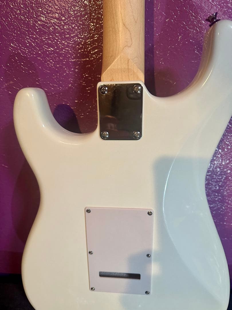 Legend ストラトキャスター　エレキギター ホワイト