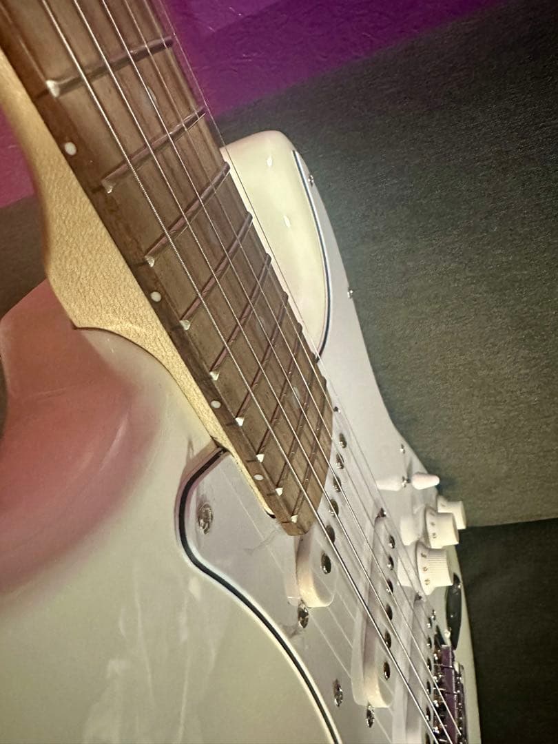 Legend ストラトキャスター　エレキギター ホワイト